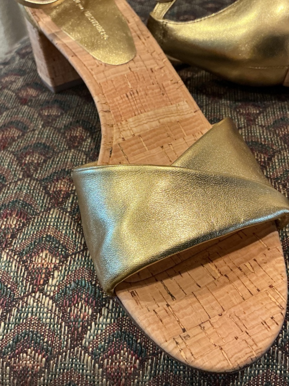 Gold Diane Von Furstenbeg leather sandals & matching purse. Purse is not DVF. - Picture 8 of 11